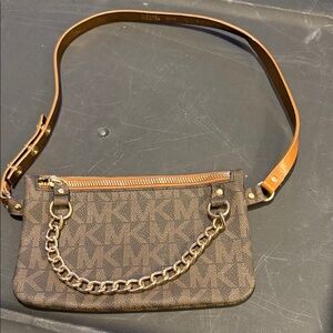 Michael Kors belt bag medium Gold Chain attached to zipper